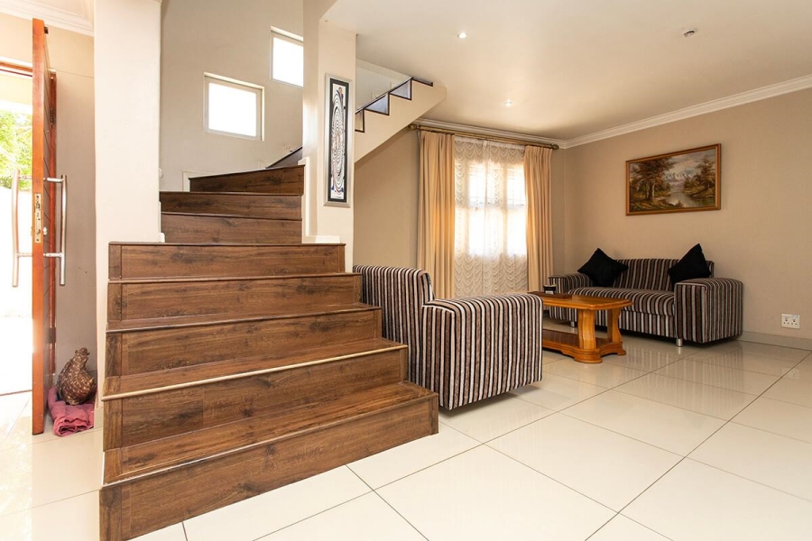 6 Bedroom Property for Sale in Vredekloof Heights Western Cape